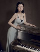 组图：陈廷嘉杂志写真 知性温婉展淑女气质