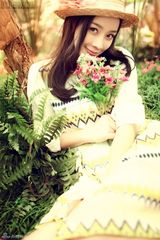 组图：袁姗姗初夏写真 彩衣清新化身水果女孩