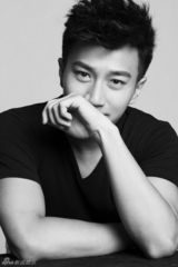 组图：刘恺威黑白写真曝光 俊帅面孔显男性魅力