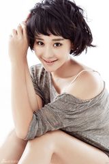 组图：海陆最新写真 香肩微露娇艳靓丽