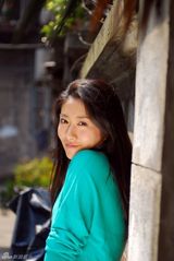 高清组图：刘思彤最新秋日写真 俏丽容颜含苞待放