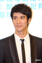 幻灯图：刘亦菲王力宏携手宣传新片 合作亲密无间 