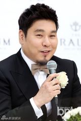 组图：韩星金智友嫁明星大厨RaymonKim幸福甜蜜