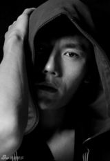 组图：秦昊黑白光影大片再现文艺魅力