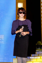 组图：梁咏琪黑超出席亚太影展 杨谨华低胸抢镜