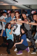 组图：薛凯琪为个唱卖力排舞挑战难度