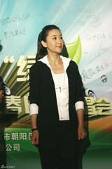 高清图：苗圃放歌环保活动 携手陈道明单车红毯秀