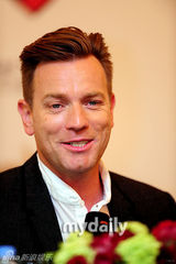 组图：英国男星伊万-麦格雷戈访韩出席新闻发布会