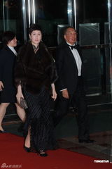 组图：富商郑裕彤孙女郑志雯出嫁 给孙女婿打满分