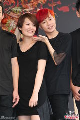 组图：苏打绿抢办握唱会 青峰为母亲不庆生