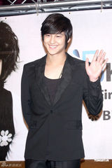 幻灯组图：韩版F4成员金范赴台湾举行粉丝见面会