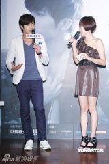 组图：贺军翔宣传写真集 为艺术不介意全裸