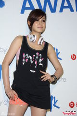 组图：炎亚纶胡宇崴活动现身引粉丝尖叫