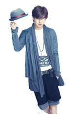 组图：陈柏霖为杂志拍摄情人节特刊 展现初春的活力