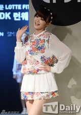 组图：Dal shabet秀彬走秀 黑裙妩媚优雅