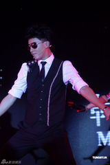 高清组图：韩庚代言粉丝尖叫 尚雯婕王栎鑫等助阵