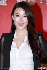 组图：梁政珏透视露内衣 徐子珊暧昧女女吻