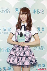 组图：AKB48菊地彩香喂甜点 引宅男起哄