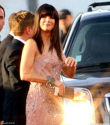 高清图：桑德拉-布洛克齐刘海黑发造型俏皮可爱