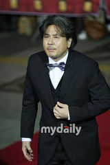 组图：《大叔》韩国电影大奖颁奖礼席卷7项大奖