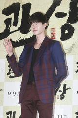 独家高清：《观相》试映 李钟硕嘟嘴比V卖萌