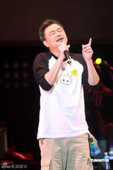 幻灯图集：陈升连续16年跨年开唱 左小祖咒当嘉宾