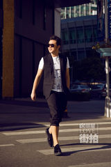 明星爱街拍：沙溢潮范儿出街 绽放温暖笑容