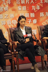 组图：蒋欣酷装出席《箭在弦上》发布会