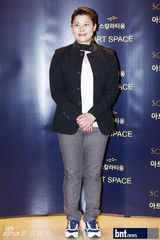 组图：ULALA SESSION成员金明勋召开婚礼记者会