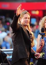 组图：皮特新片纽约站朱莉未现身 父兄代替助阵