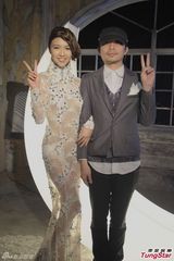 组图：薛凯琪MV谈情 重磅透视裙刮损大腿