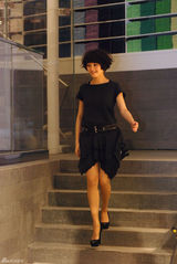 高清图：孙俪上海摩登代言 健康达人笑举V字手势