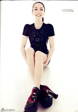 组图 范文芳随性自在登封面 微笑达人尽显恬逸