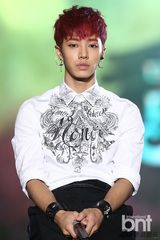 组图：BEAST举行新专辑见面会 帅气热舞