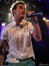 组图：34岁后街男孩卡特与未婚妻完婚 现场拥吻