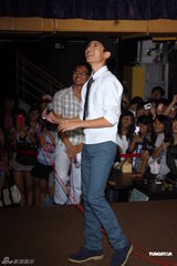 组图：林晖闵庆生众星祝福 大方对郭采洁示爱