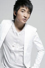 高清：李炳辰纯白色写真尽显帅气优雅气质