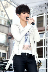 组图：何韵诗台北签售专辑 欲定居台湾得罪香港歌迷