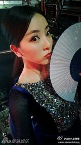 组图：李思思生活照曝光 一改春晚范儿变萌少女