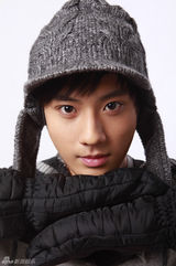 组图：赵文浩拍冬日萌照显纯真可爱