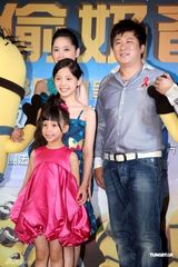 幻灯图：胡瓜“神偷奶爸”上身 发布会继续搞笑