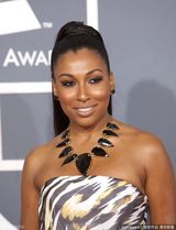 组图：格莱美红毯群星纷纷亮相星光熠熠