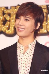 组图：朴政珉拓展演艺事业 林育羣送大汉堡解馋