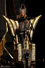 组图：麦当娜埃及艳后造型登场超级碗歌舞秀