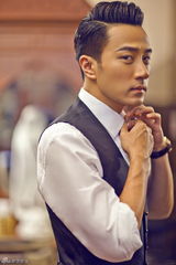 组图：刘恺威拍摄复古写真 再现老上海绅士迷情