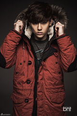 高清组图：韩团NU'EST冬季写真大秀美少年范儿