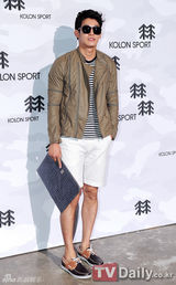 组图：少女时代成员等出席户外品牌展示会