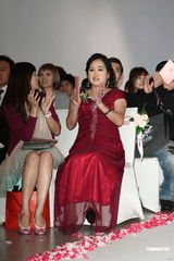 组图：纪文蕙大婚性感露半球 曾之乔杨佑宁也想婚