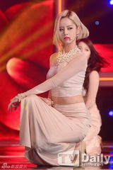 组图：B1A4登顶《冠军秀》女团黑丝皮裤拼性感