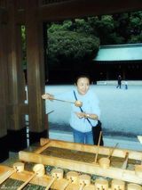 组图：杨童舒受邀赴日本拍摄广告 展温婉少妇形象